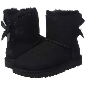 UGGS Black Short Bailey Bow uggs